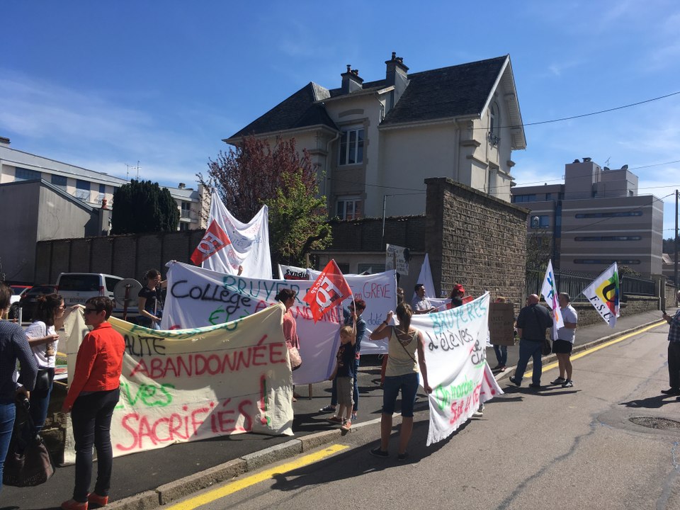 Les enseignants du collège de Bruyères ont manifesté  à Epinal