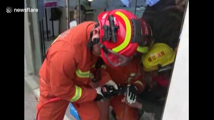 Girl gets fingers stuck in glass doors of bank
