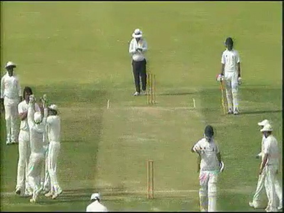 Bouncers ✅ Yorkers ✅ Long hair ✅ Mohammad Irfan played the typical Pakistani fast bowler role to perfection, taking 5 for 18 as Multan bowled out a weak AJK side for 33 in a Quaid-e-Azam Trophy Grade II match