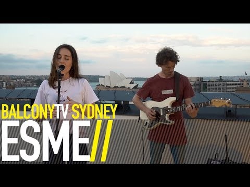 ESMÉ - I WONDER (BalconyTV)