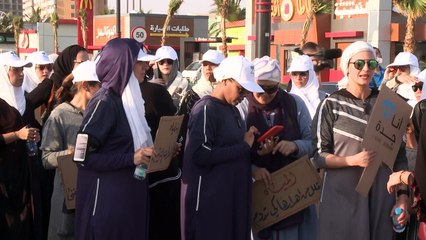 Las mujeres modernizan la abaya tradicional en Arabia Saudita