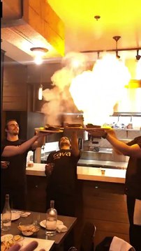 Ces serveurs ont oublié un petit détail en flambant le gateau... FAIL