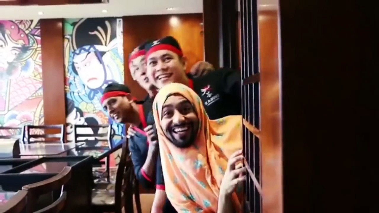 ماما زليخة مزجت على المطعم وقامت تغني