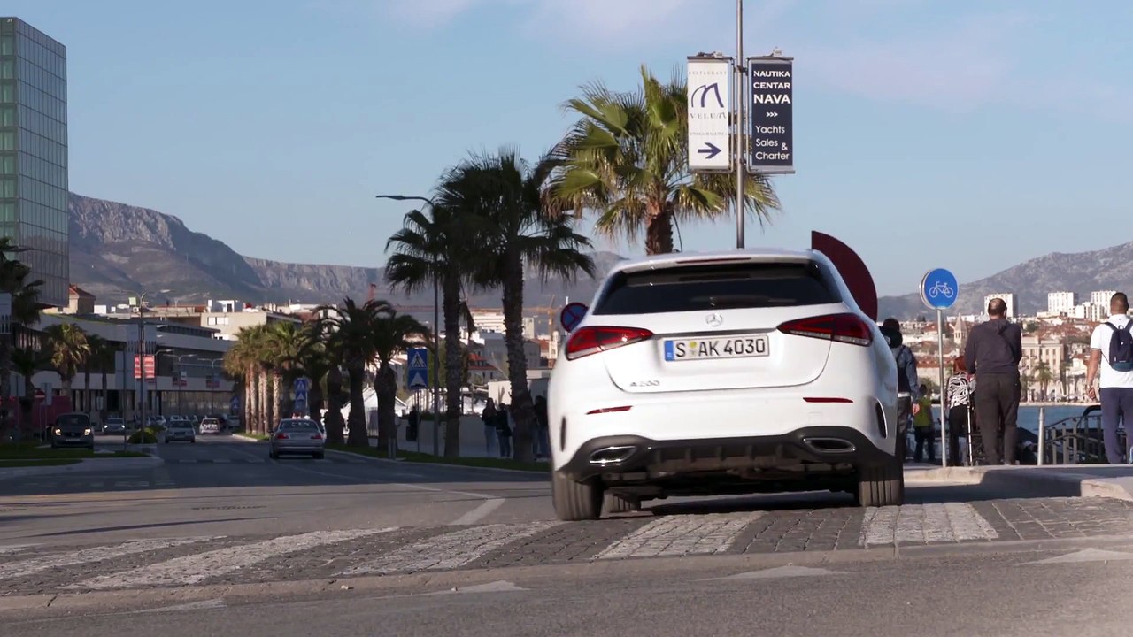 The new Mercedes-Benz A 200 Driving Video
