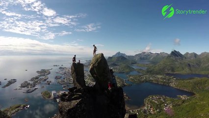 Il s'amuse à faire des sauts vertigineux entre 2 rochers à 200m de haut