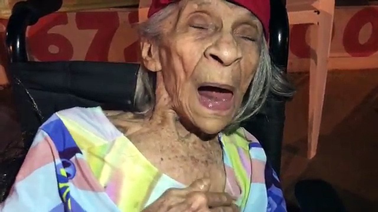 Vozinha Vendedora e Cantora