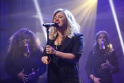 Kelly Clarkson Tabbed to Host 2018 Billboard Music Awards