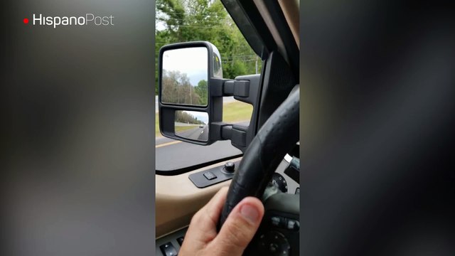 Le robó el auto y se lo llevó a él cargado en el parabrisas