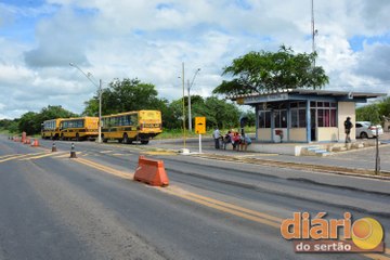 Download Video: Ônibus escolares da região de Cajazeiras são flagrados com irregularidades pelo MP e a PRF