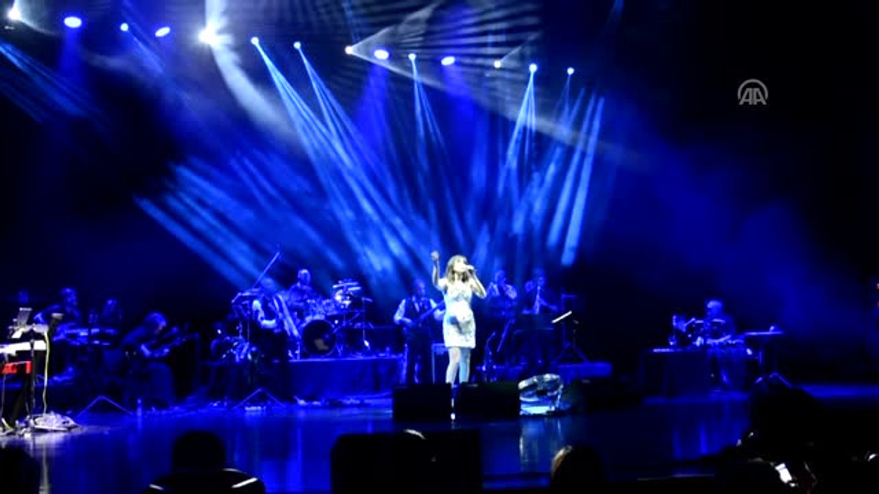 Funda Arar, Bursa'da Konser Verdi
