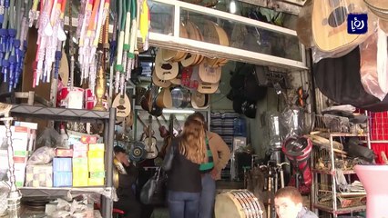 منذ السبعينيات .. محل عامر الزفري يقدم أجمل الألحان بأقدم محل للموسيقى