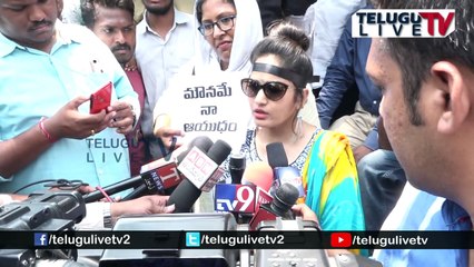 Madhavi Latha Speech At Banjarahills Police Station By Supporting Pawan Kalyan ll Sri Reddy Issu