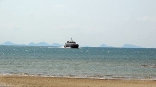 Lompraya Catamaran Arrives in Nathon Pier Koh Samui