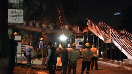 Çöken yaya üst geçidi kaldırıldı