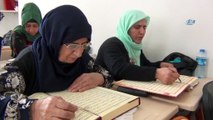 70’lik nineler okuma yazma ve Kur’an-ı Kerim öğreniyor