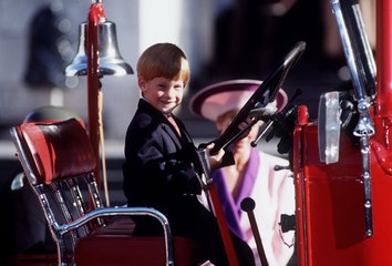 Le Prince Harry à travers les années, pour l'album photo mariage !