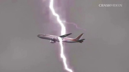 Amazing Airplane Struck By Lightning