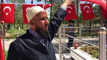 Görme Engelli Bıkmaz, Halisdemir’in mezarında Kur’an ziyafeti verdi