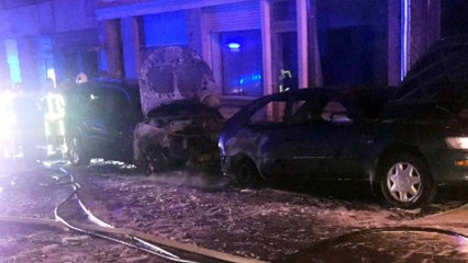 On a mis le feu volontairement à plusieurs voitures à Dison