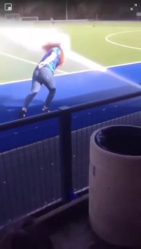 Cette fille va prendre très cher, 2 fois d'affilée... Double fail douloureux