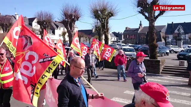 Carhaix. Convergence des luttes : plus de 300 personnes manifestent