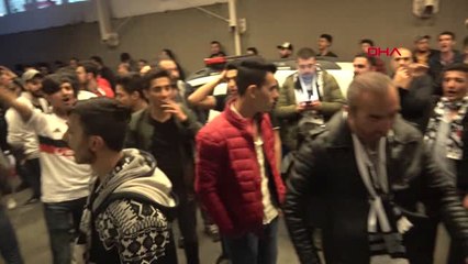 Beşiktaş Taraftarından Güneş'e Destek - Hd