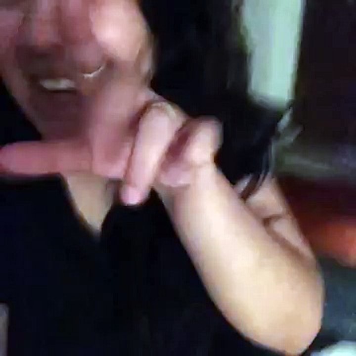 Las cosquillas sacan los mejor y lo peor de una mujer - Vines en Español #2381