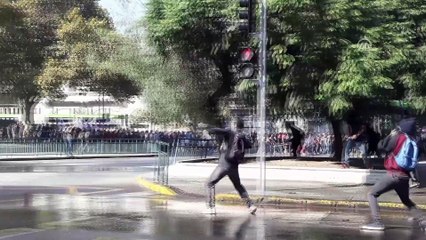 Şili'de öğrenciler sokağa döküldü - SANTİAGO