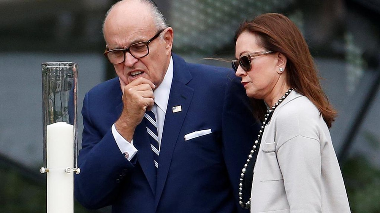 Giuliani integra equipa legal de Trump