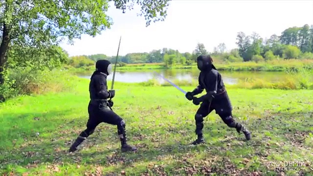 Séance de combat d'épée du Moyen Age spectaculaire