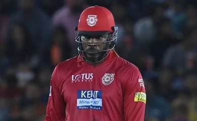 IPL 2018: ഗെയ്ൽ അങ്ങനെ വീണ്ടും  കുട്ടിക്രിക്കറ്റിന്റെ ശ്രദ്ധാകേന്ദ്രമായി | Oneindia Malayalam