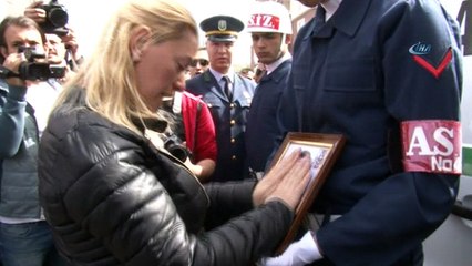 Afrin şehidi için evinin önünde helallik alındı