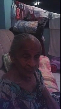 VOZINHA QUER COMER CARNE DE MACACO COM ARROZ.