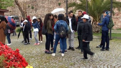 Öğrencileri taşıyan gezi otobüsü kaza yaptı: 19 öğrenci yaralı