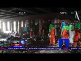 TNI Membantu Membersikan Sampah Yang Menumpuk Di Kolong Tol -NET12