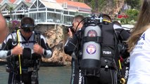 Antalya-Kaleiçi Yatlimanı'nda Deniz Dibinden 10 Çuval Çöp Çıkarıldı