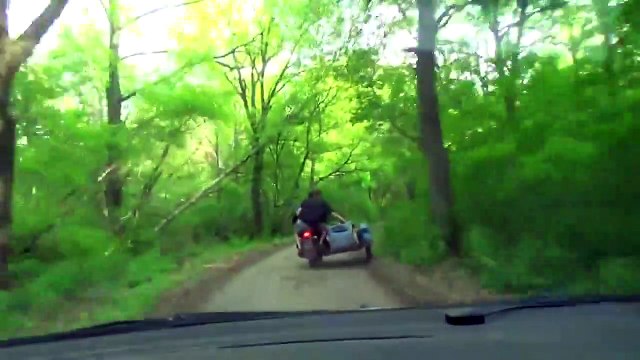 Quand la police russe poursuit des voleurs en Sidecar... Belle course-poursuite