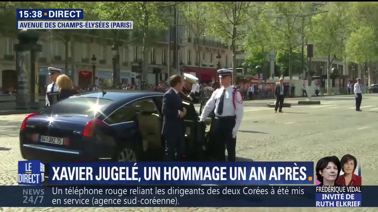 Hommage à Xavier Jugelé : Emmanuel Macron vient d'arriver sur les Champs-Élysées