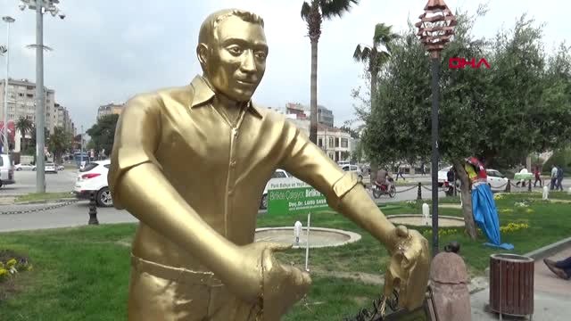 Hatay-Künefeci Adam Heykelinin Tepsisi Çalındı