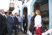 Çipras'ın Ada Ziyaretinde Sarışın Kadınla Sohbet Ettiği Görüntüler, Sosyal Medyayı Salladı