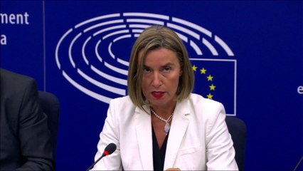 Bruselas propone abrir negociaciones de adhesión con Albania y Macedonia