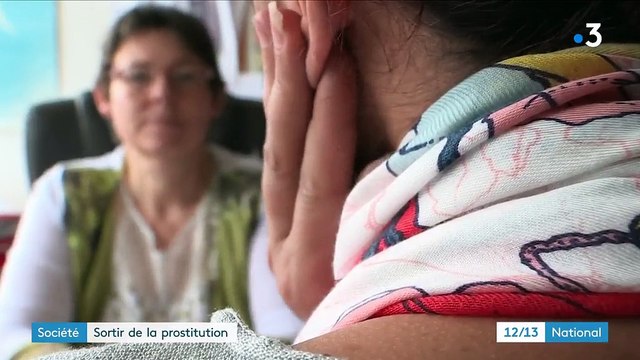 Prostitution : deux ans après la loi de pénalisation, comment s'en sortir ?