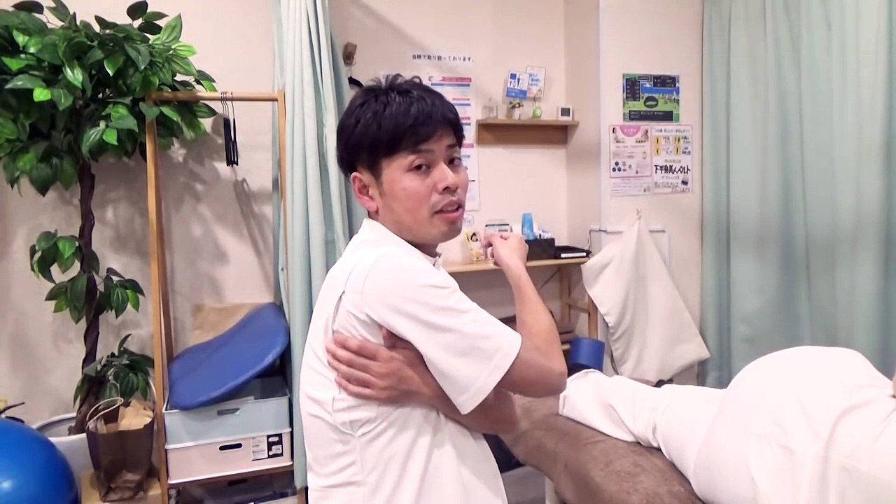 肩甲骨を１分でゆるゆるに！背部痛解消テクニック
