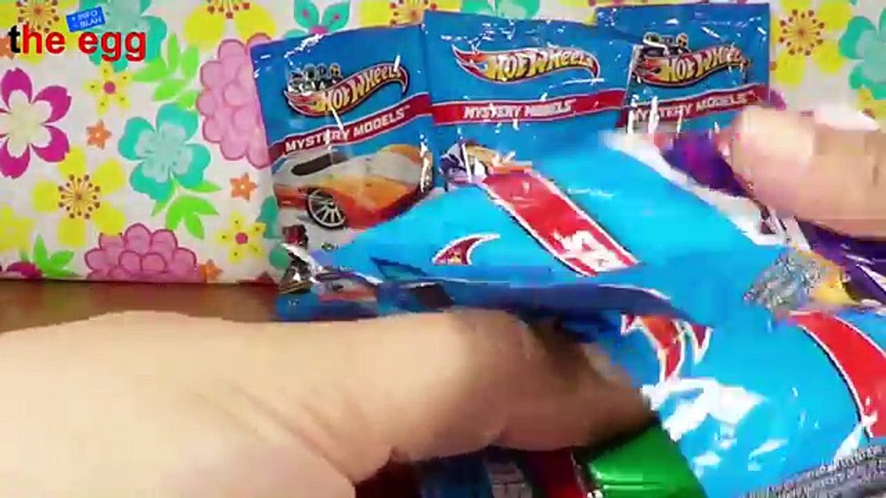 4 HotWheels Blind Bags Mystery Models toy Mattel opening unboxing