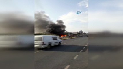 Alev topuna dönen araçtan sürücü son anda kurtuldu