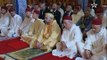 الملاكم المغربي ابو زعيتر يؤدي صلاة الجمعة مع الملك محمد السادس