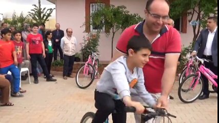 Ailelerine Sigara İçirmeme Sözü Veren Çocuklara Bisiklet Dağıtıldı