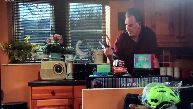 Emmerdale 2018 Aaron & Robert visit liv in prison