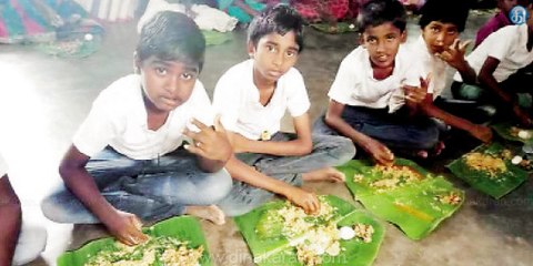 சென்னிமலையில் மாணவர்களுக்கு நாட்டுக்கோழி பிரியாணி விருந்து- வீடியோ