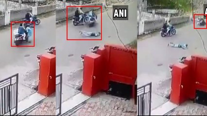 बीच रास्ते लड़की से छेड़छाड़ करने लगा मनचला, उसी की स्कूटी से टकराकर हुआ घायल